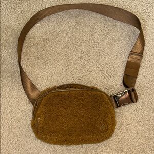 Lululemon Everywhere Carmel Belt Bag Sherpa